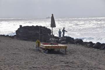 Izado de la bandera azul en Hoya del Pozo (foto TA/Francisco Javier Santana)
